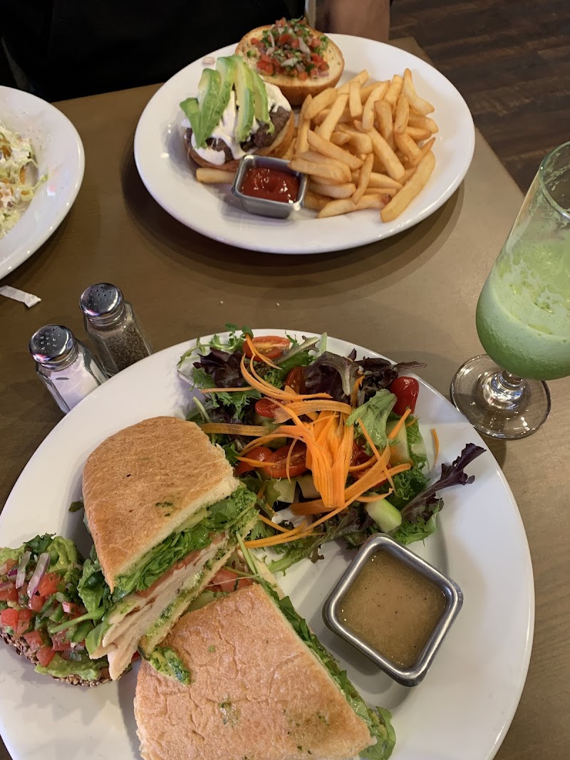 Luna's Kitchen & Bar