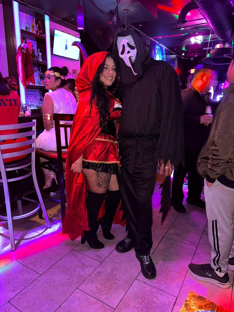 Elias Bar & Lounge