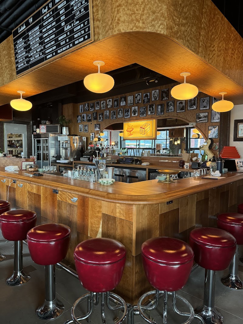 Hank's Bar