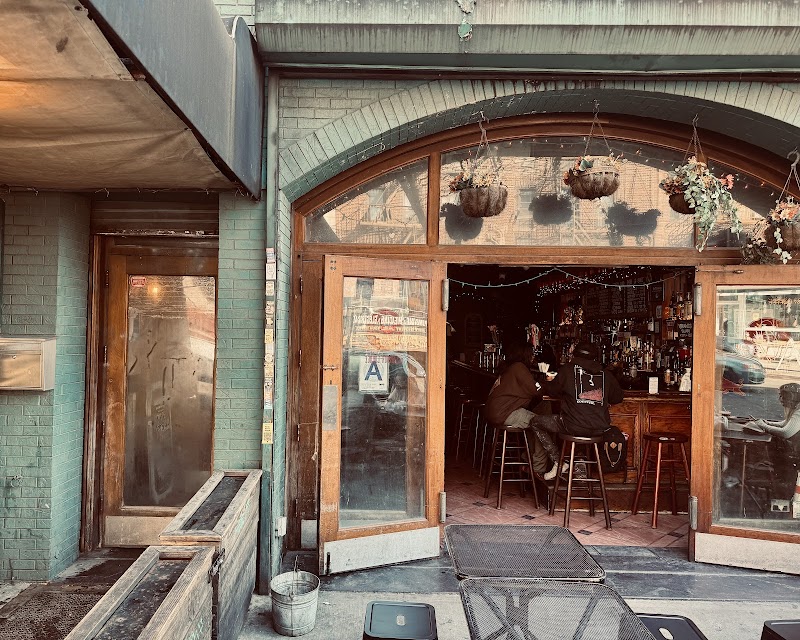 Alligator Lounge